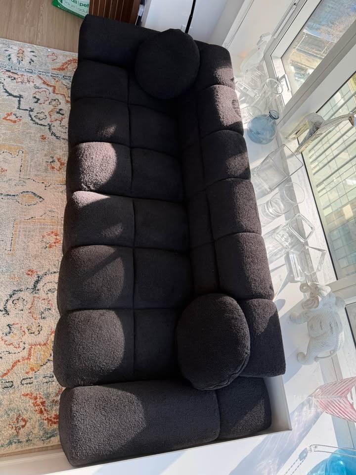 Sofa with 2 pillows - photo 3