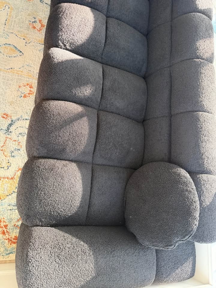 Sofa with 2 pillows - photo 5