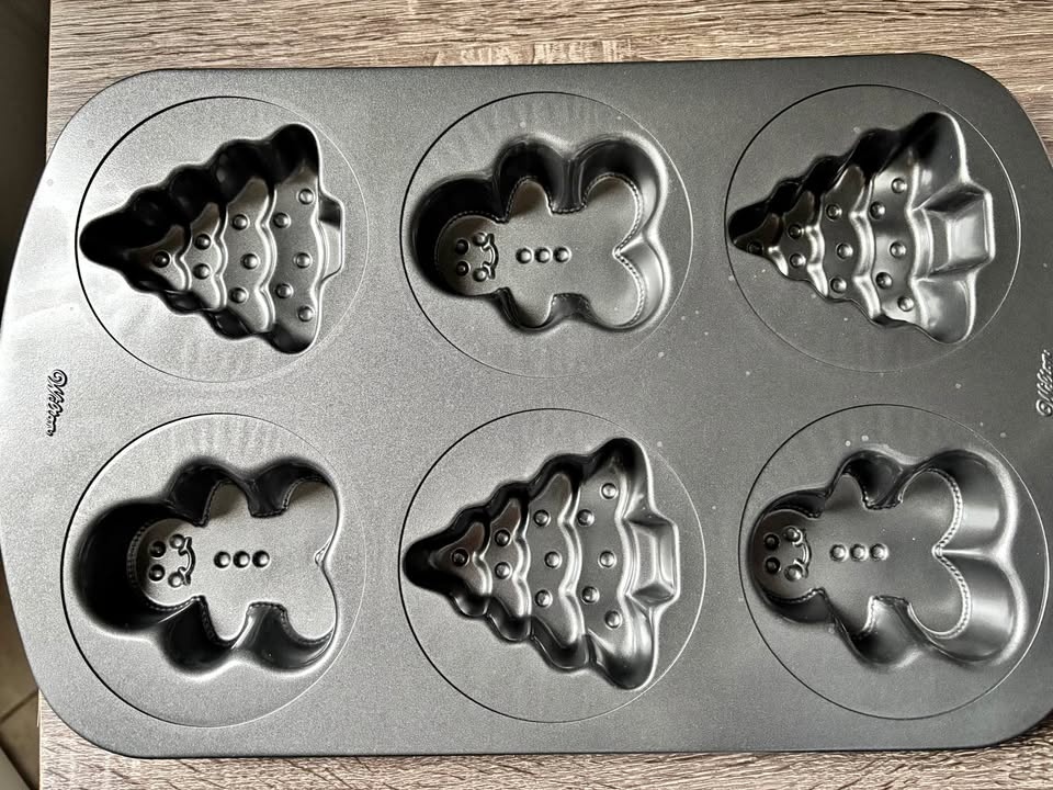 Wilton Muffin mold baking tray 🥕