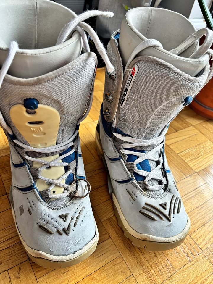 Burton Women snowboard boots US 8 EUR 40🥕
