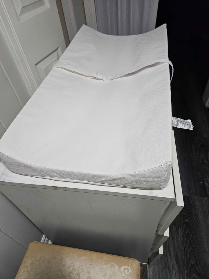 Baby Changing Pad with Safety Strap – 32.5” x 16 - photo 2