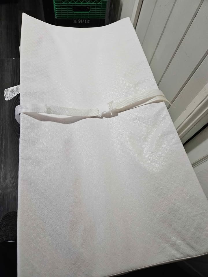 Baby Changing Pad with Safety Strap – 32.5” x 16 - photo 3