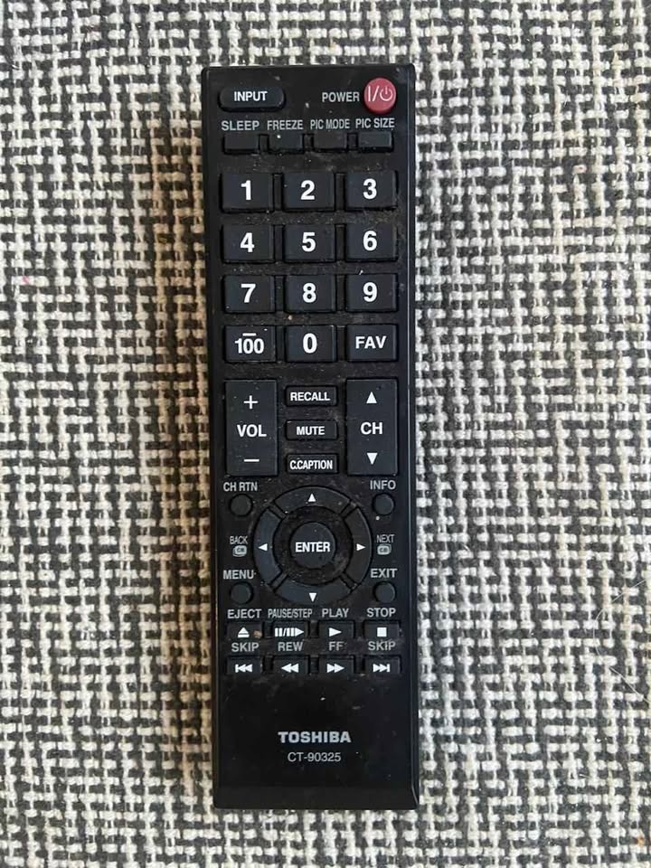 Toshiba 42" TV with remote - photo 3