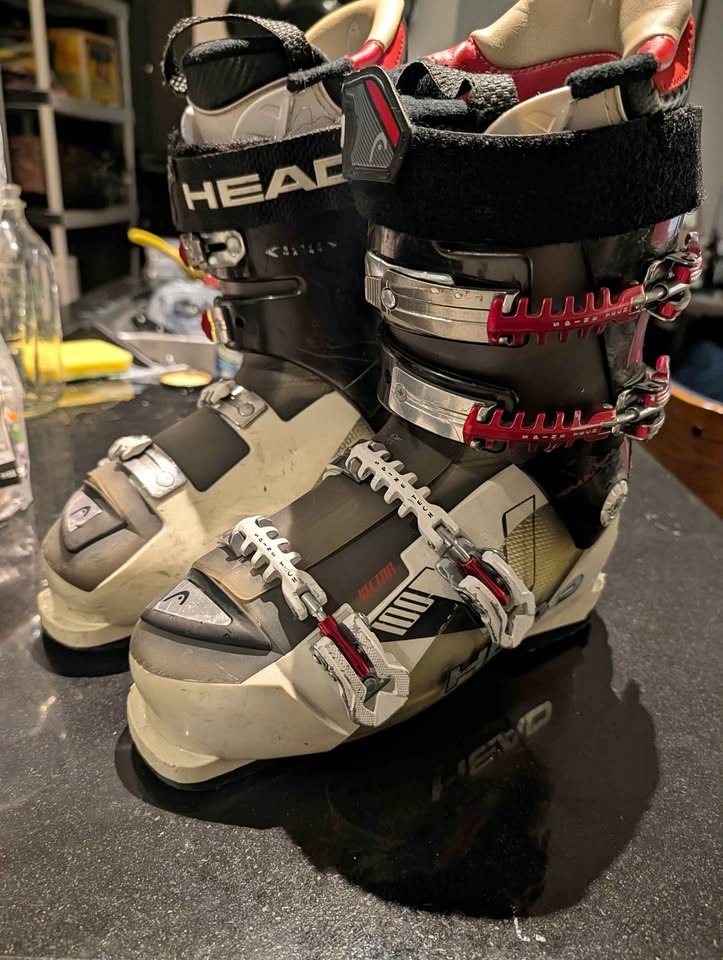 HEAD Vector 100 Ski Boots 28.5 (For US 10.5 sz feet)