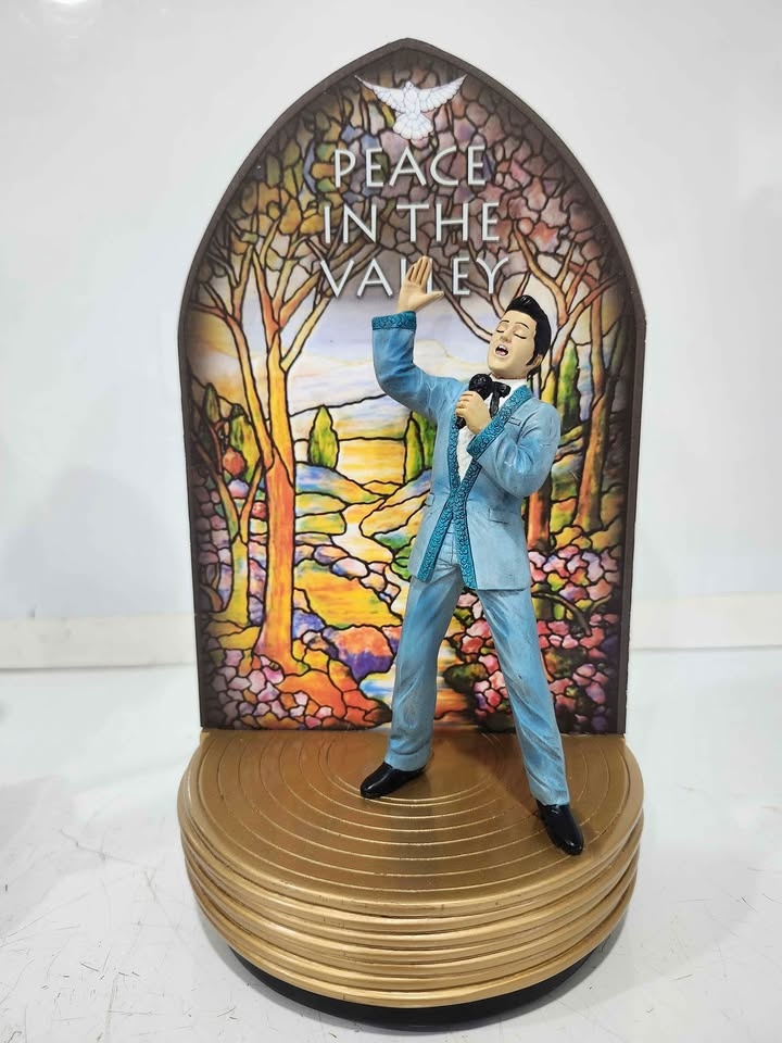 Elvis The Gospel Truth & Peace in the Valley $20 each 🥕 - photo 4