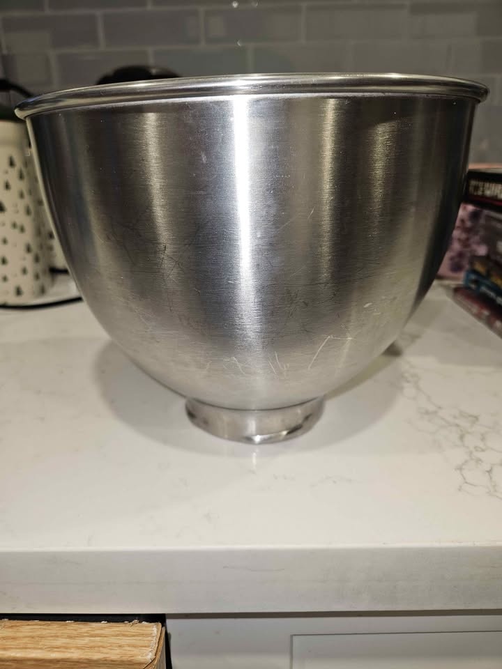KitchenAid Stainless Steel Mixing Bowl – 4.5 Quart - photo 2