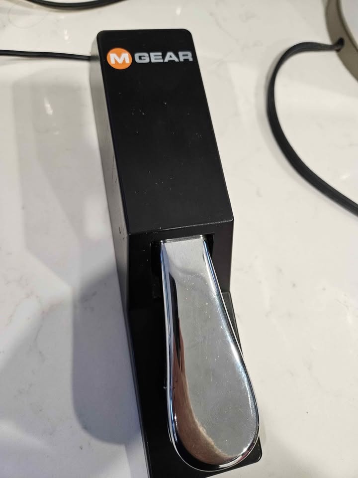 M-Gear Universal Piano / Keyboard Sustain Pedal
