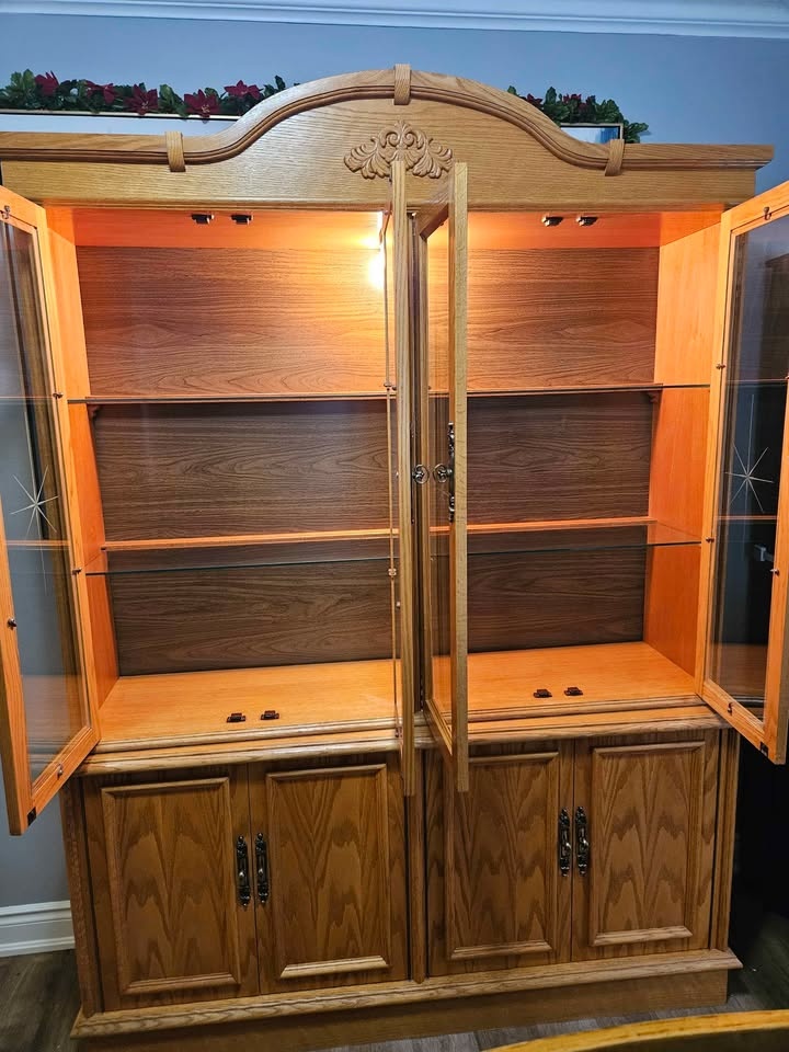 Solid Oak Lighted China Cabinet / Display Hutch - photo 3