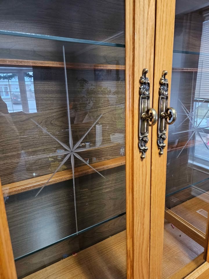Solid Oak Lighted China Cabinet / Display Hutch - photo 4