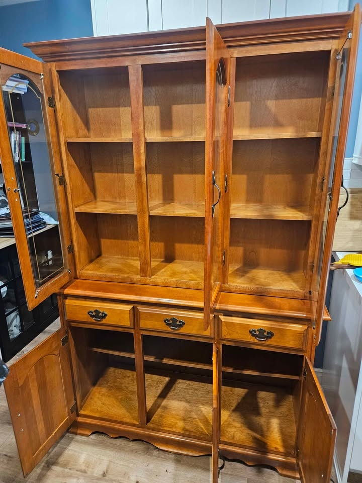 Solid Wood China Cabinet / Hutch – Vintage Traditional Style - photo 2