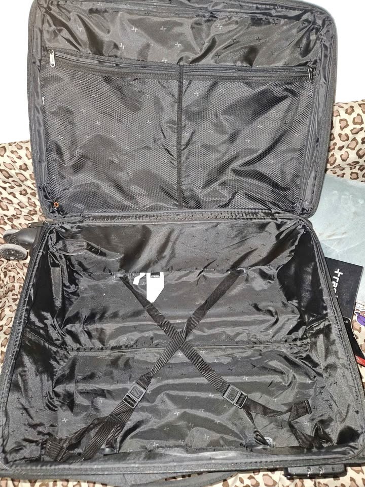 Tracker Rolling Suitcase – TSA Lock – New w/ Tags - photo 5