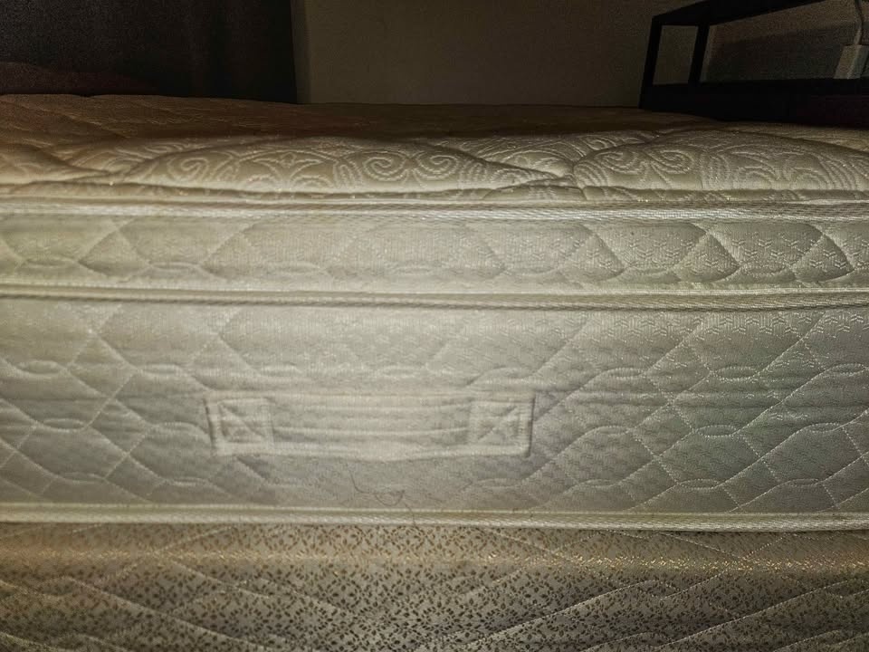 Bed Frame/Mattress - photo 2