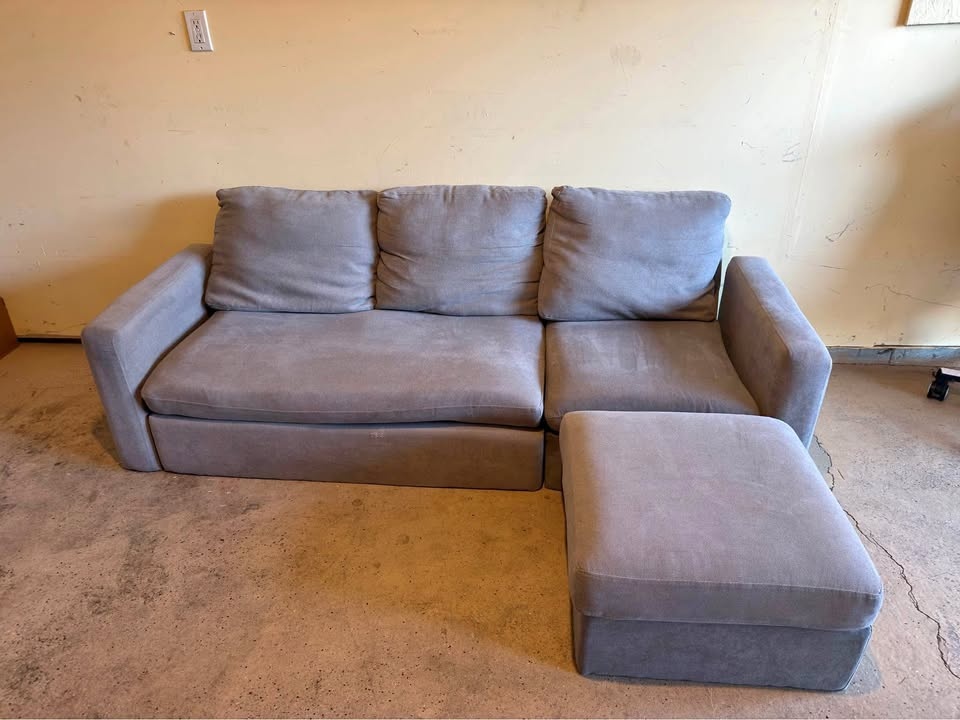 Modern Gray Sectional Sofa with Chaise – Clean & Comfortable - C