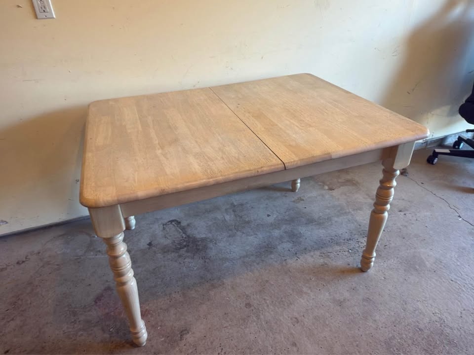 Solid Wood Extendable Dining Table – Seats 4–6 - CASH ONLY! - photo 2