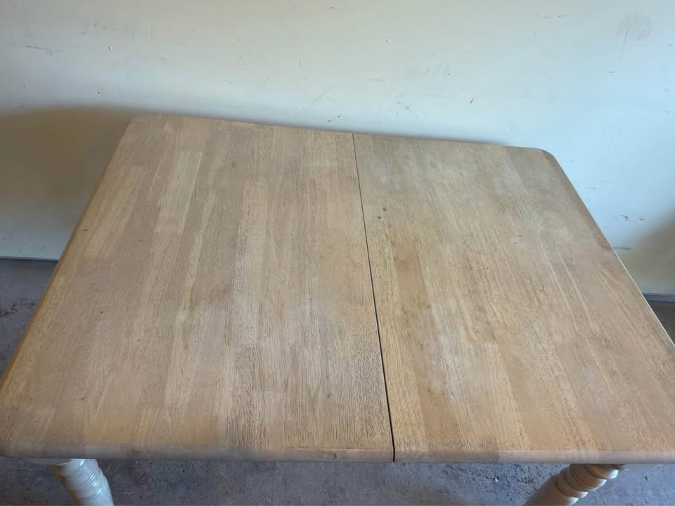 Solid Wood Extendable Dining Table – Seats 4–6 - CASH ONLY! - photo 3