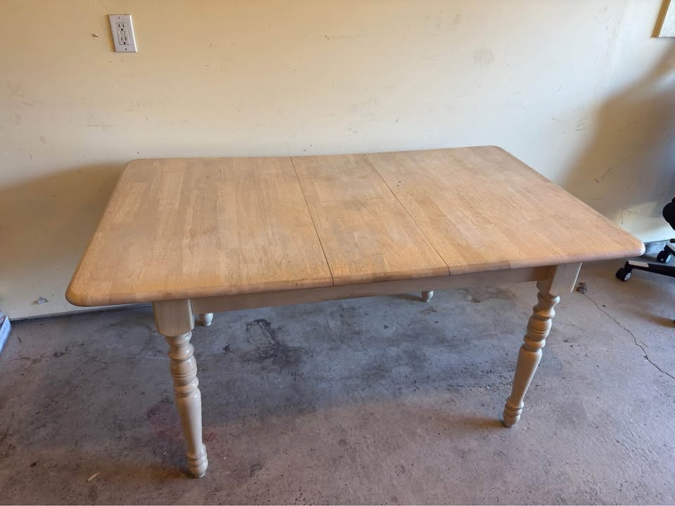 Solid Wood Extendable Dining Table – Seats 4–6 - CASH ONLY! - photo 5