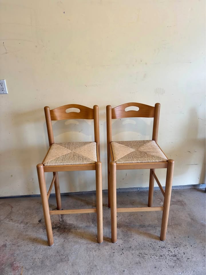Set of 2 Wooden Bar Stools with Woven Seats – Great Condition
