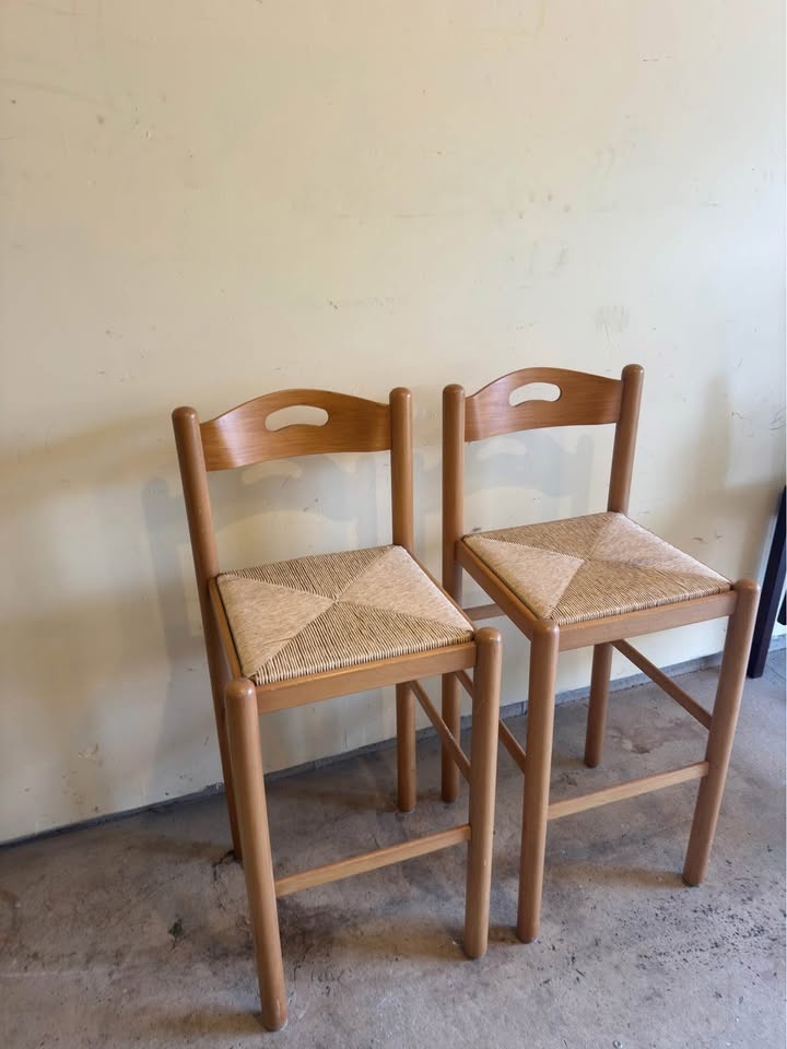 Set of 2 Wooden Bar Stools with Woven Seats – Great Condition - photo 2