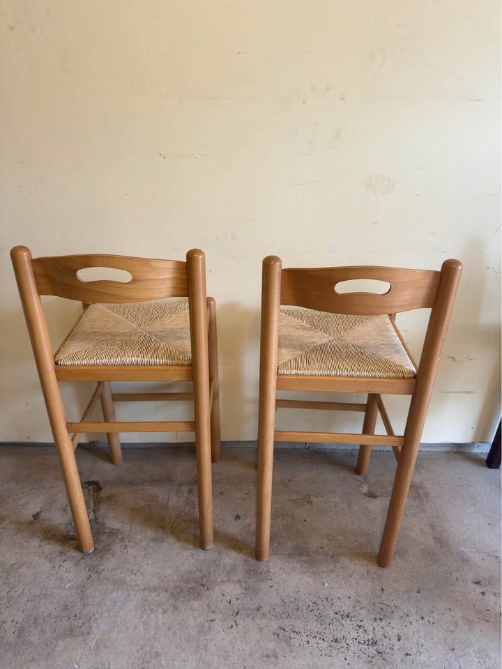 Set of 2 Wooden Bar Stools with Woven Seats – Great Condition - photo 4