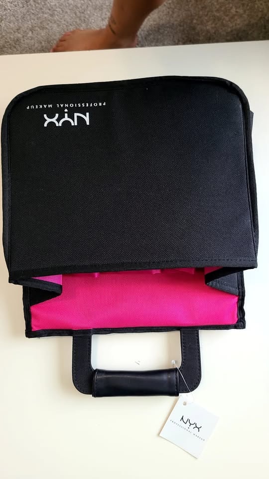 NYX Cosmetics Bag - photo 4
