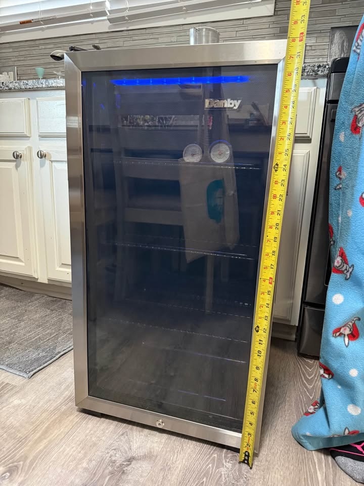 Danby 3.1 cubic mini refrigerator - photo 3