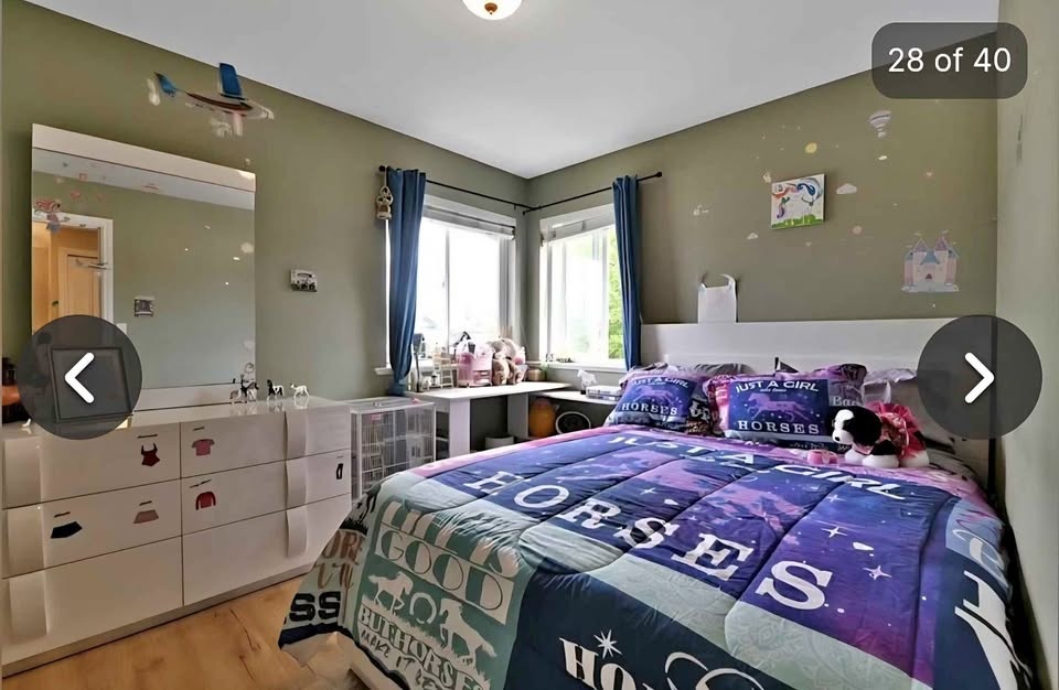 4 pc bedroom suite with hydraulic storage unit