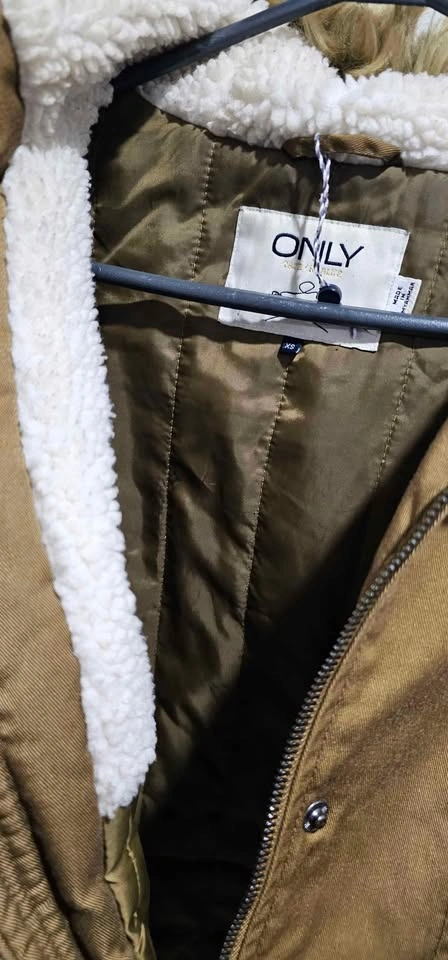 Winter jacket size small - photo 3