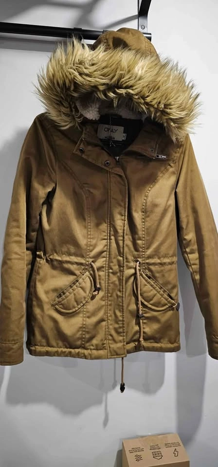Winter jacket size small - photo 4