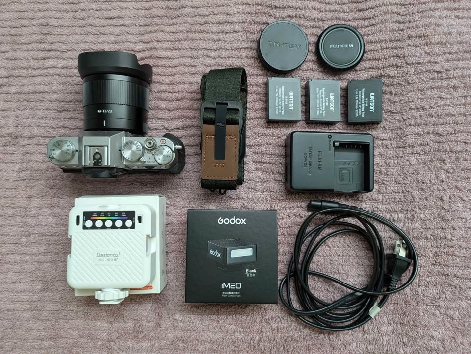 Fujifilm X-T10 Creator Kit | Flash, RGB Light, Extras