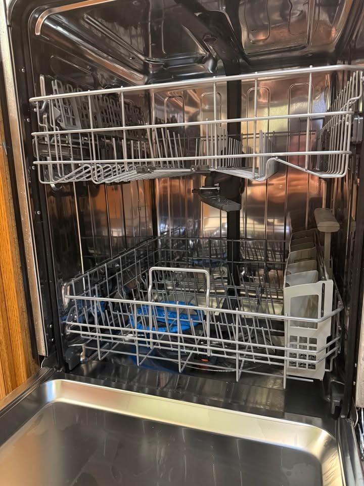Electrolux Dishwasher - photo 3
