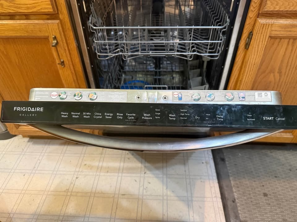 Electrolux Dishwasher - photo 4