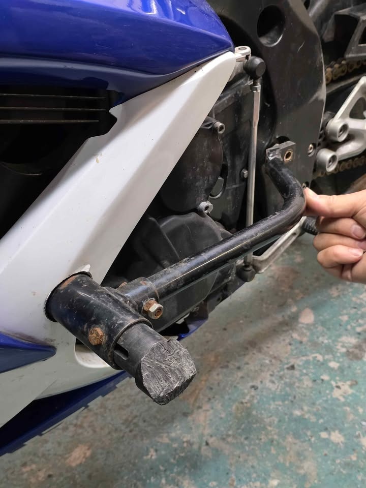 2008 gsxr crash cage - photo 3