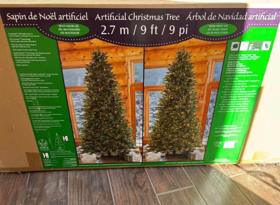 9 FT Costco Pre-Lit Artificial Christmas Tree – LED, Like New - photo 2