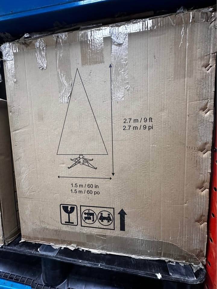 9 FT Costco Pre-Lit Artificial Christmas Tree – LED, Like New - photo 5