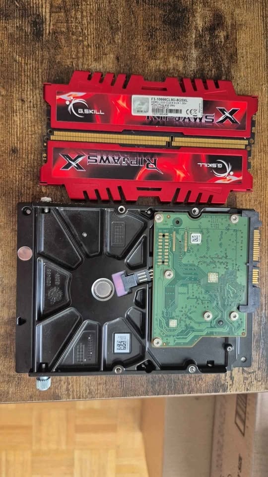 Internal HDD drive and a set of 4gb X 2 RAM