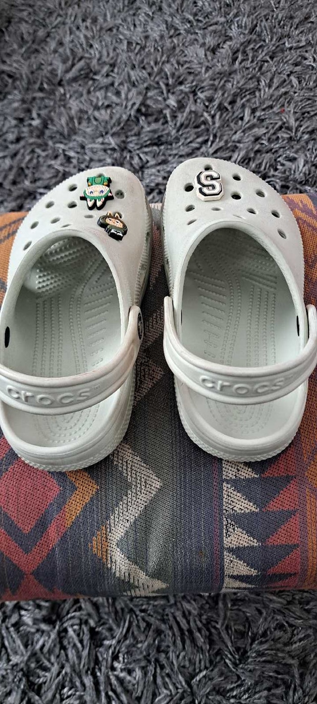 Kids Crocs - size J1 - photo 2