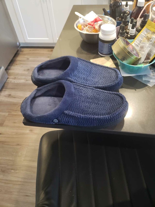 Mens Slippers size 12 - photo 2