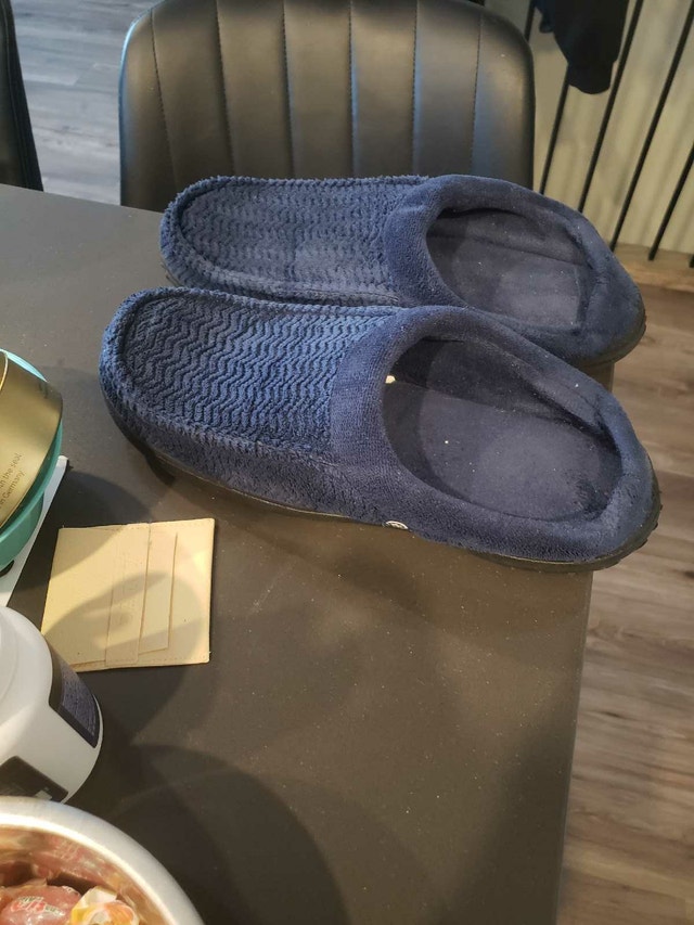 Mens Slippers size 12 - photo 3