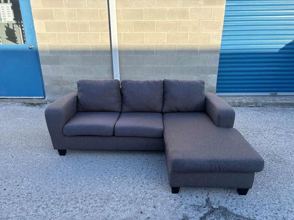 FREE DELIVERY✅ GREY MODERN SECTIONAL COUCH w/ REVERSIBLE CHAISE