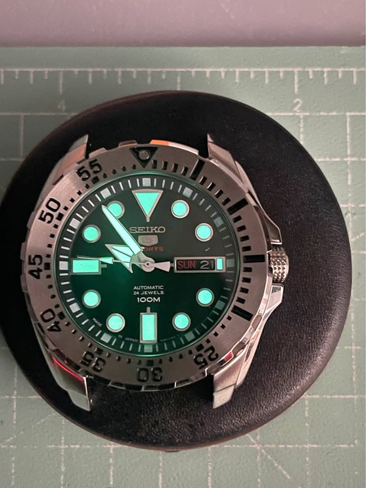 Seiko 5 SRP599 (Baby Monster)