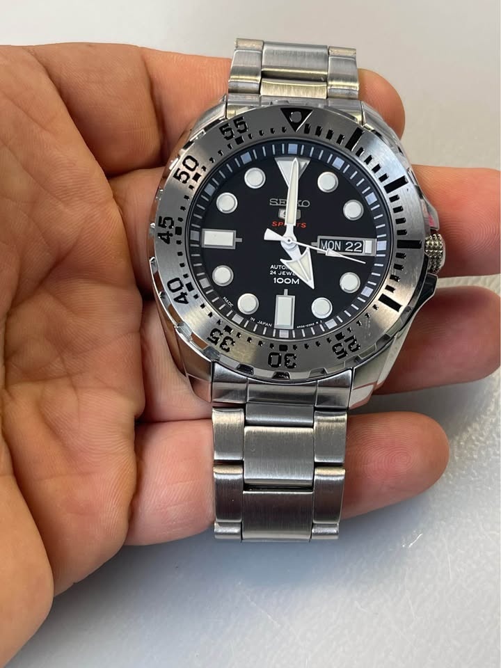 Seiko 5 SRP599 (Baby Monster) - photo 2