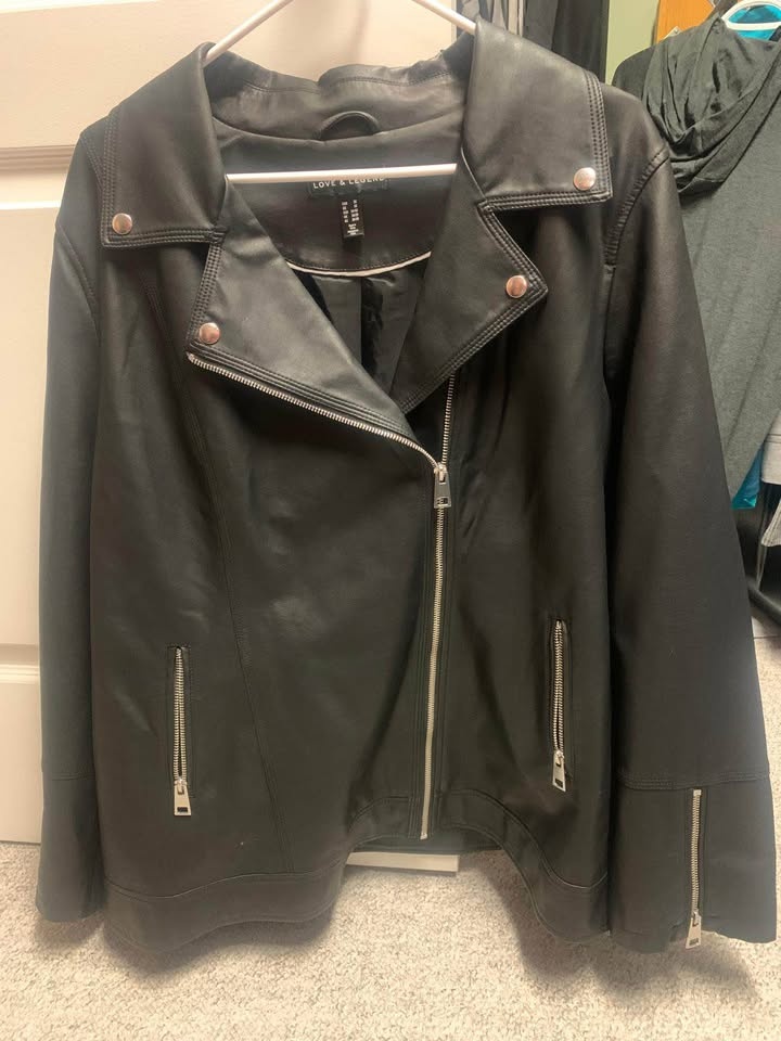 Black Pleather Jacket 🏆 - photo 3
