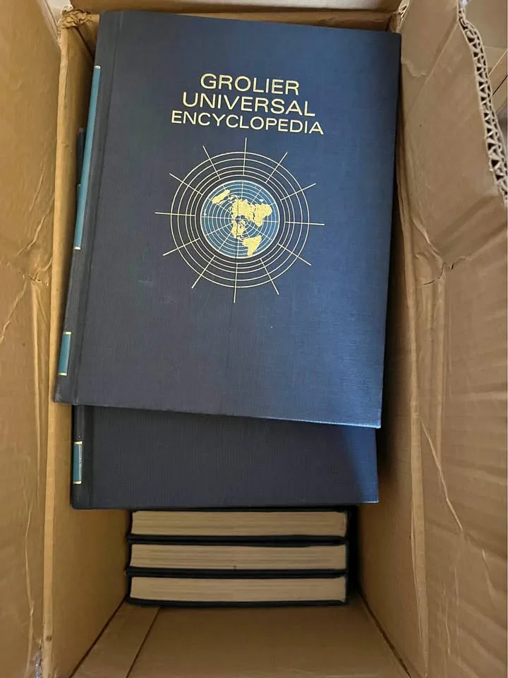 Grolier Universal Encyclopedia thumbnail
