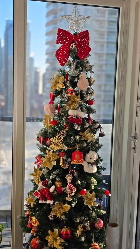 Complete Christmas Decor Set – Tree, Garland, Wreaths