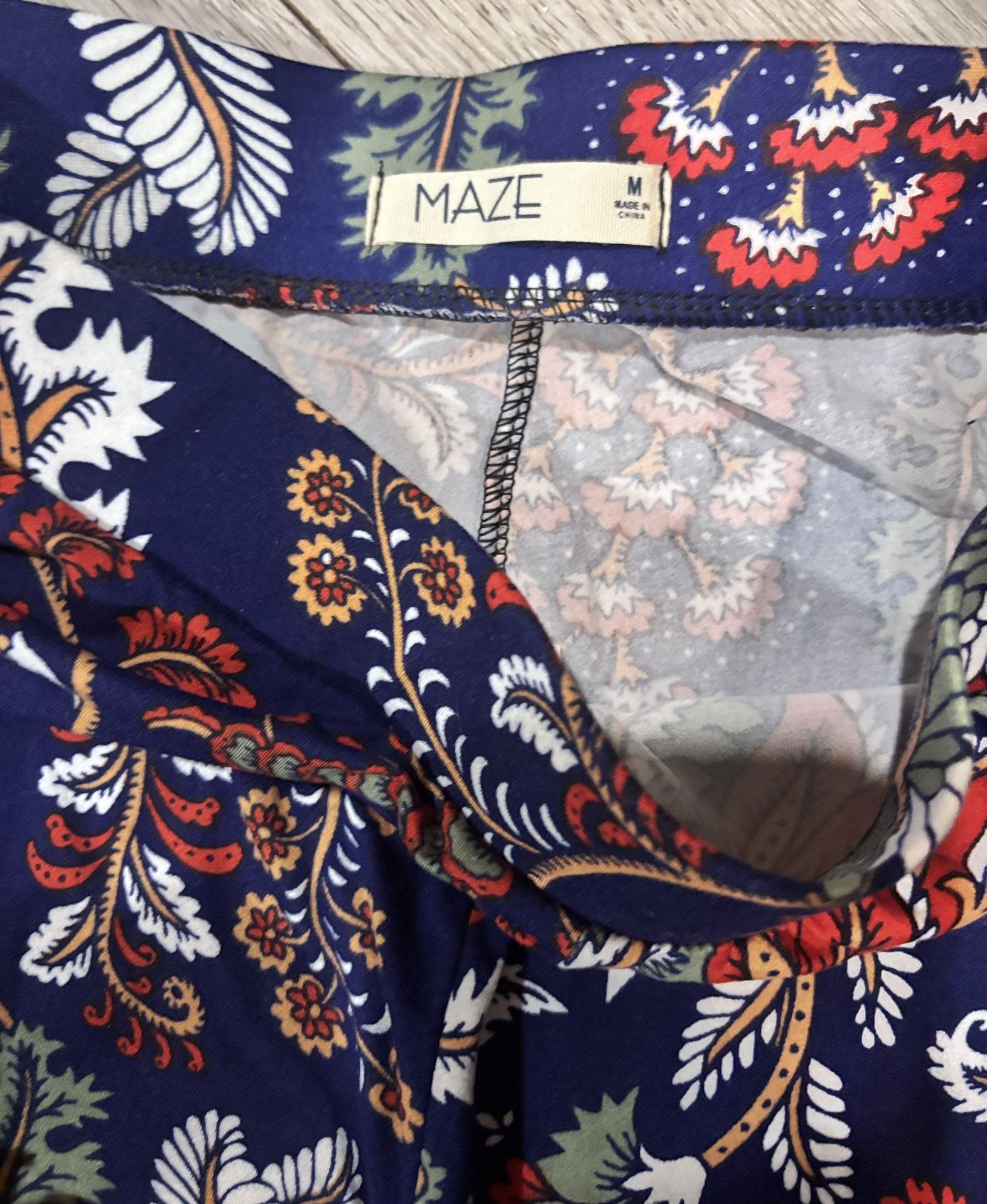 Super flattering Maze Navy Floral Soft Wide-Leg Pants – Size M - photo 3