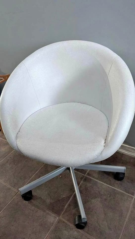 Swivel Chair — $40 (Pickup ASAP)