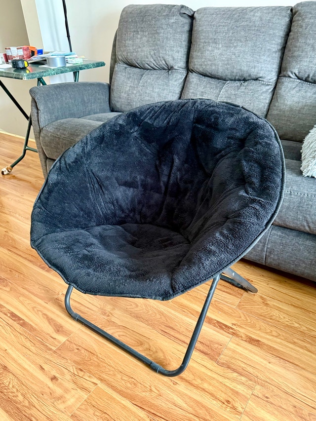 Round Sauser Chair (Black)