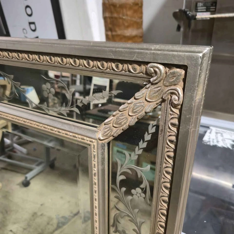Modern Style Panel Gilded Mirror 34x44 - photo 2