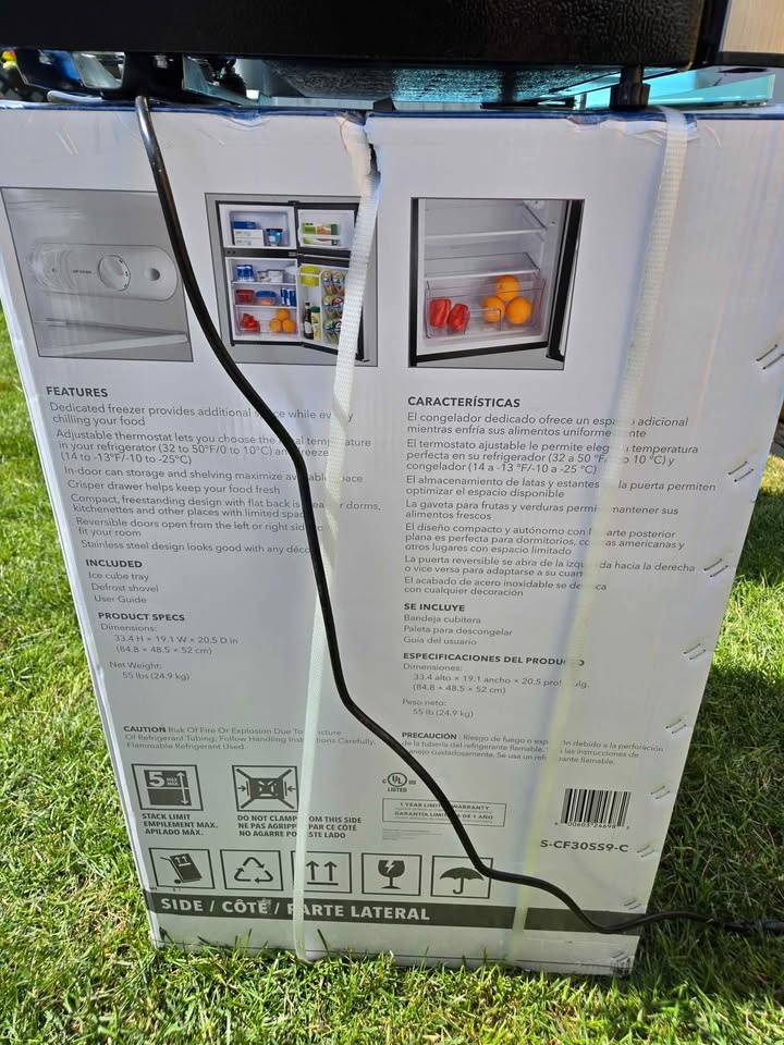 Brand New Insignia 3.0 Cu. Ft. Mini Fridge (NS-CF30SS9)🥕 - photo 2