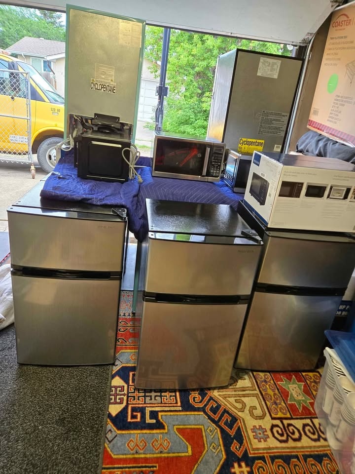Brand New Insignia 3.0 Cu. Ft. Mini Fridge (NS-CF30SS9)🥕 - photo 5